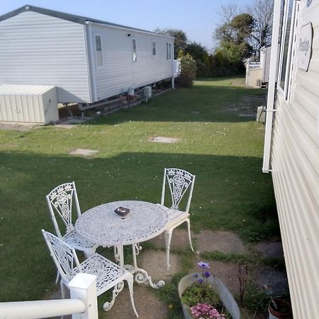 Private Caravan Situated At Parkdean Holiday Resort St Margaret'S At Cliffe Number 18 ภายนอก รูปภาพ