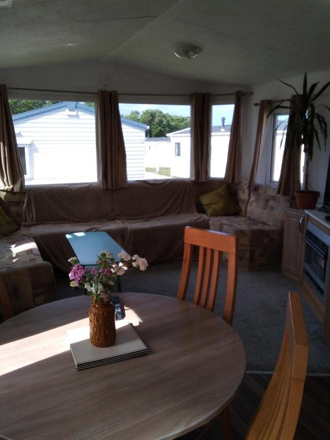 Private Caravan Situated At Parkdean Holiday Resort St Margaret'S At Cliffe Number 18 ภายนอก รูปภาพ