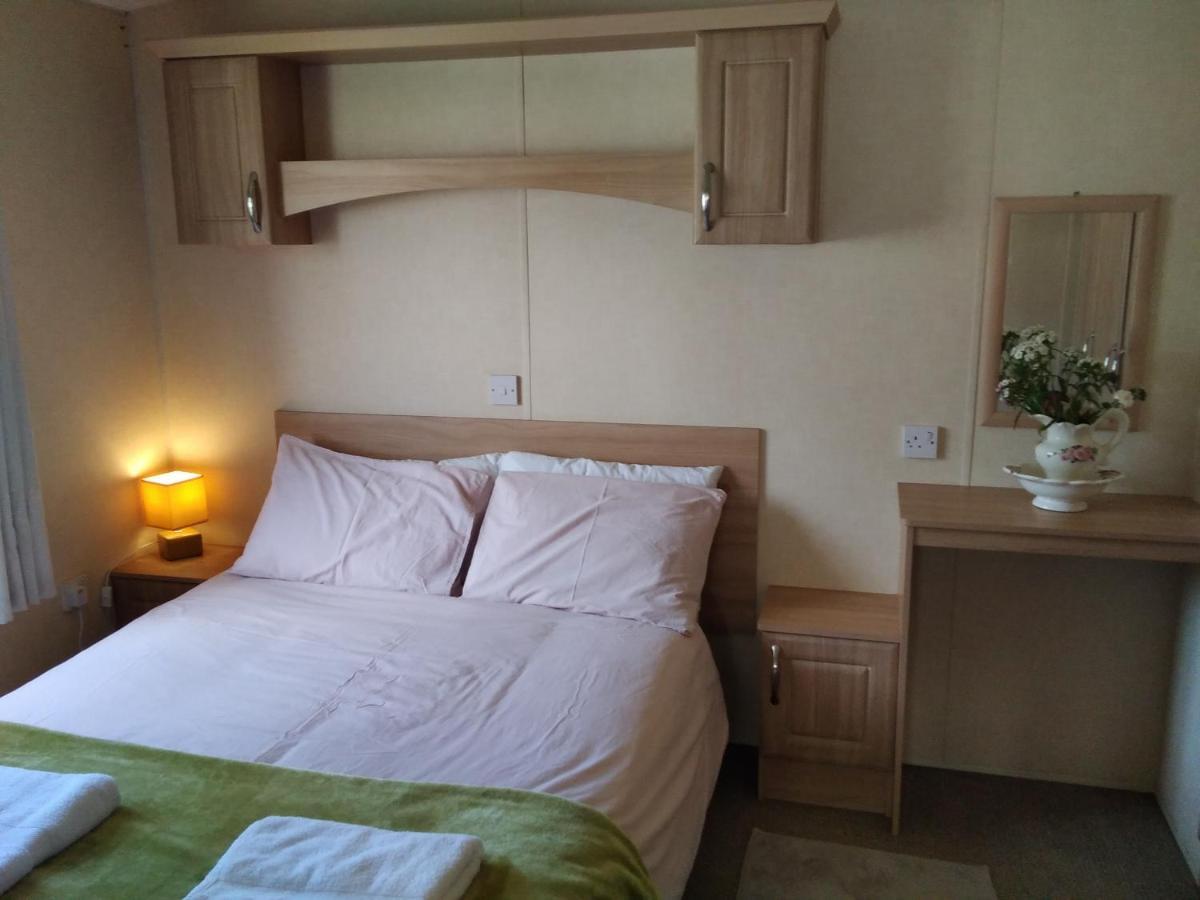 Private Caravan Situated At Parkdean Holiday Resort St Margaret'S At Cliffe Number 18 ภายนอก รูปภาพ
