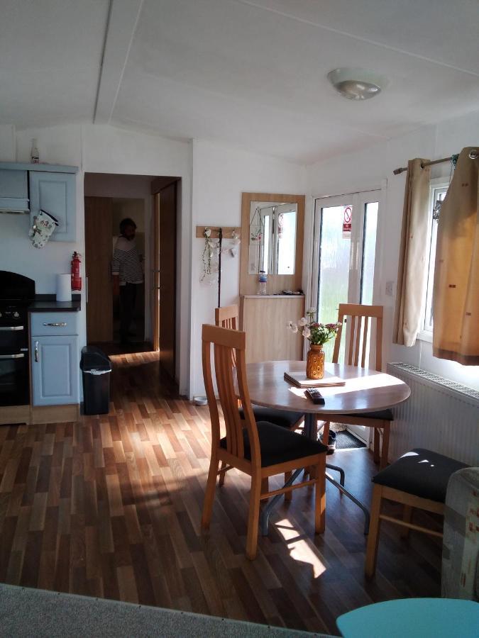 Private Caravan Situated At Parkdean Holiday Resort St Margaret'S At Cliffe Number 18 ภายนอก รูปภาพ