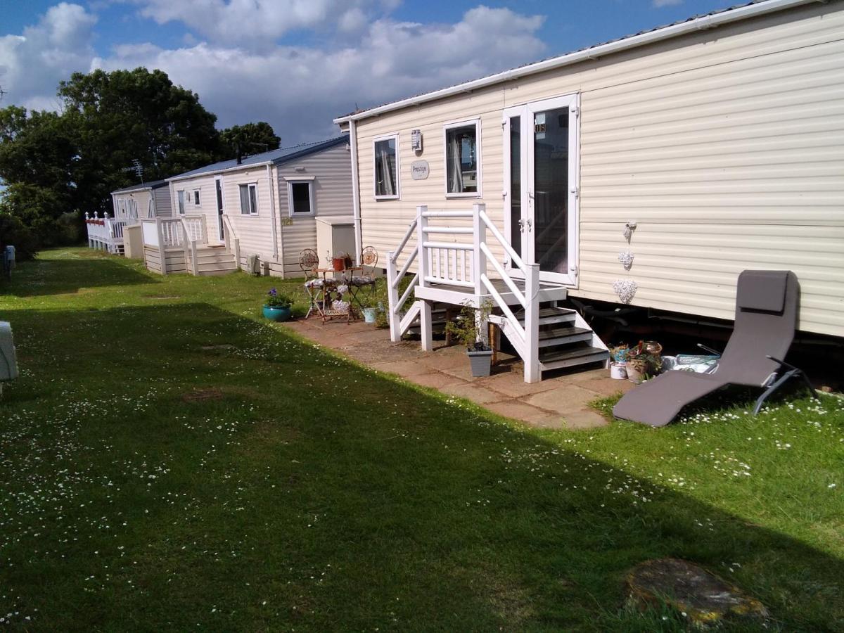 Private Caravan Situated At Parkdean Holiday Resort St Margaret'S At Cliffe Number 18 ภายนอก รูปภาพ