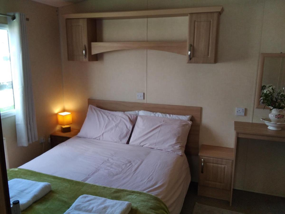 Private Caravan Situated At Parkdean Holiday Resort St Margaret'S At Cliffe Number 18 ภายนอก รูปภาพ